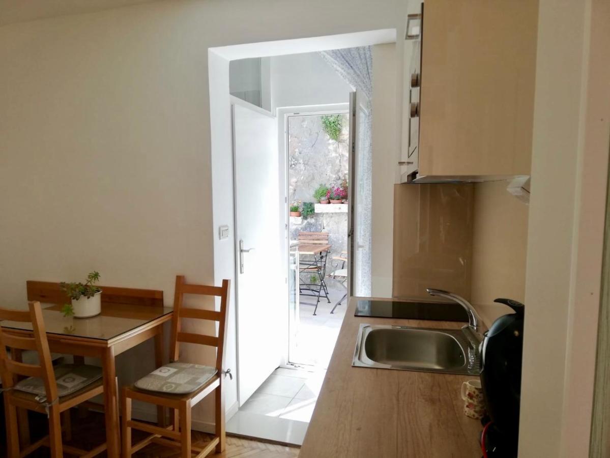 Apartments Iva Und Franka Omiš Extérieur photo